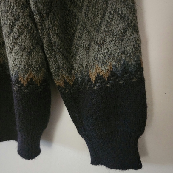 Vintage x Mariner Swordfish Embroidered Velvet Print Sweatshirt - Picture 5 of 7